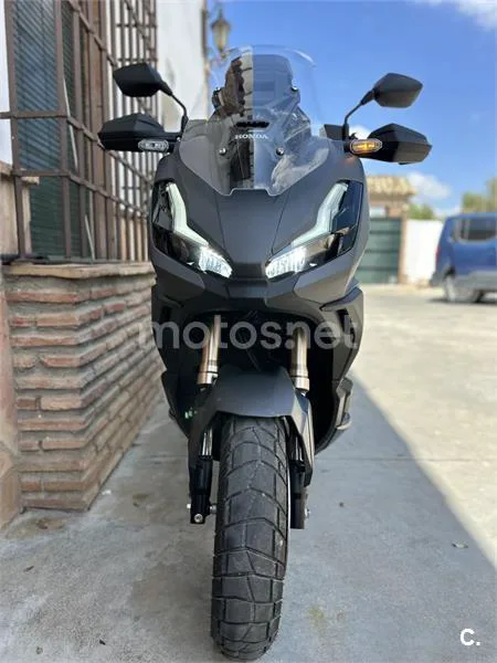 Honda ADV 350 – Vista 2