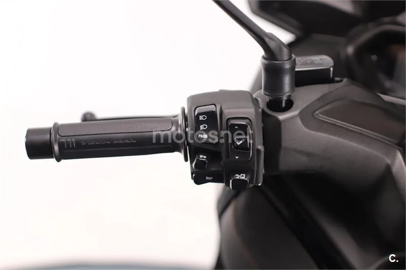 Yamaha XMAX 300 – Vista 6