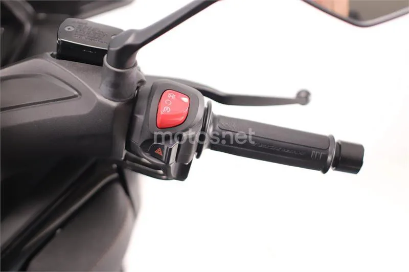 Yamaha XMAX 300 – Vista 8