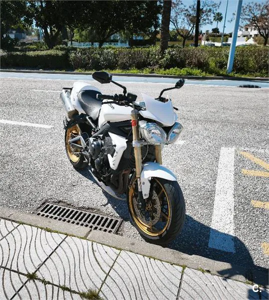 Triumph Street Triple – Vista 3