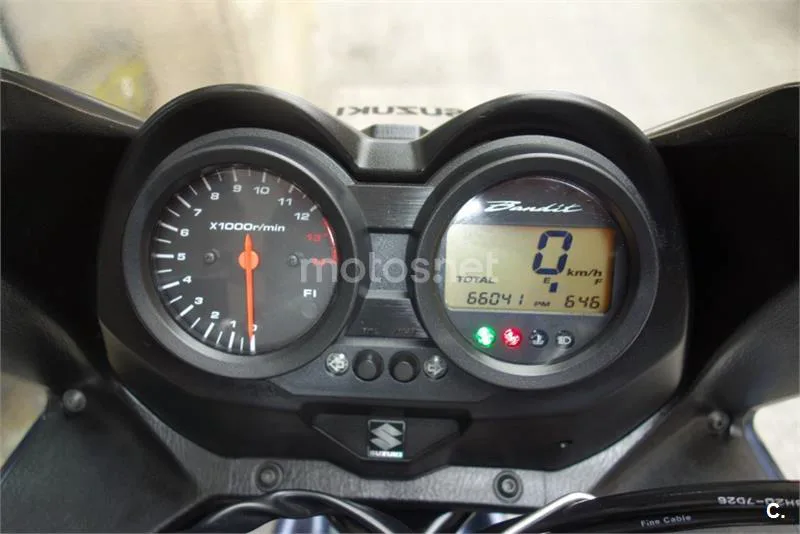 Suzuki Bandit 650 S – Vista 9
