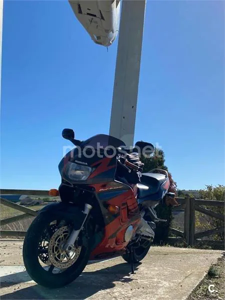 Honda CBR 600F – Vista 5