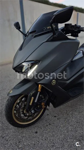 Yamaha TMAX 560 – Vista 4