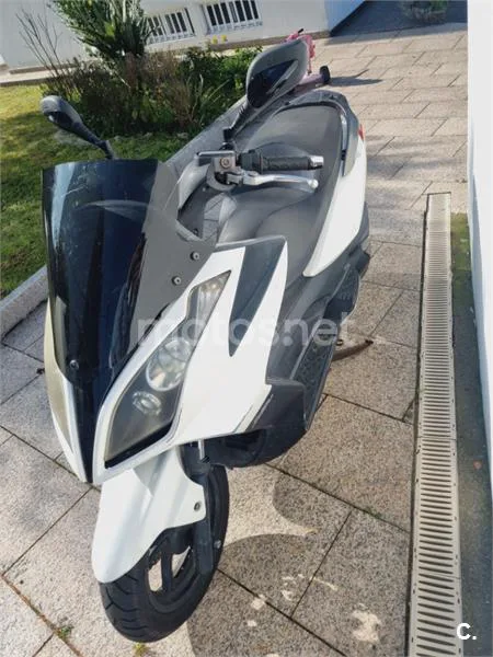 Kymco Super Dink 300i – Vista 3