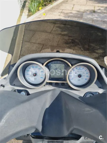 Kymco Super Dink 300i – Vista 4