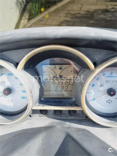 Kymco Super Dink 300i – Vista 5