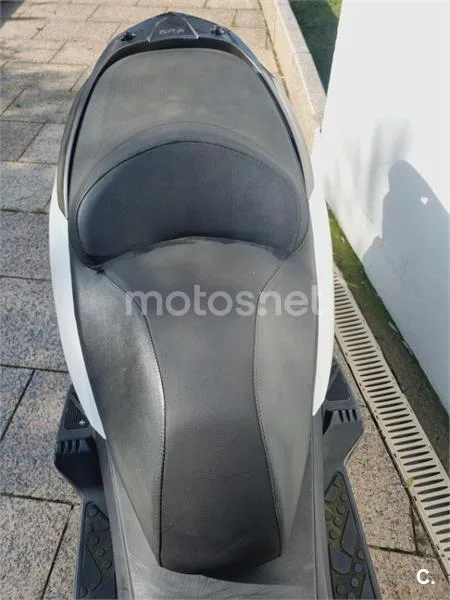Kymco Super Dink 300i – Vista 6