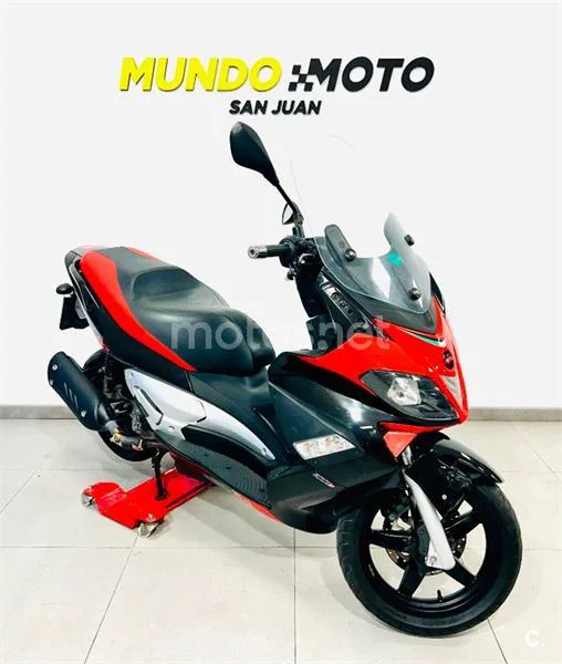 Aprilia SR Max 300 – Vista 4