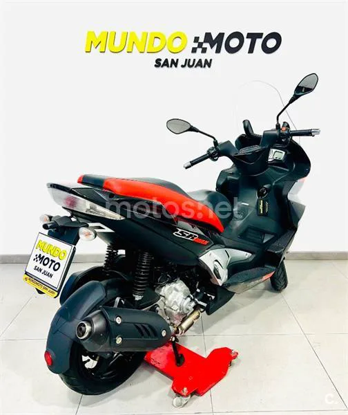 Aprilia SR Max 300 – Vista 6