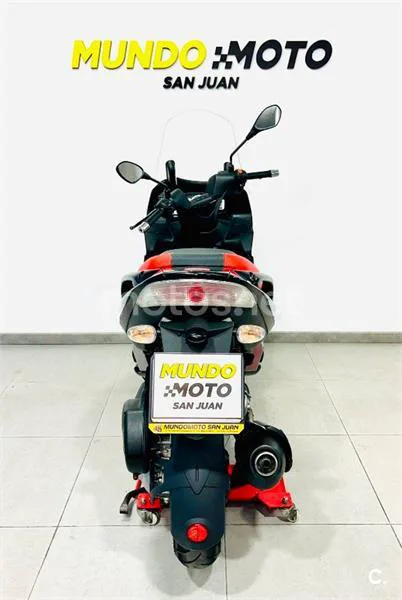 Aprilia SR Max 300 – Vista 7