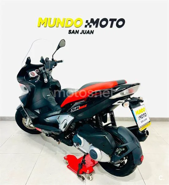 Aprilia SR Max 300 – Vista 8