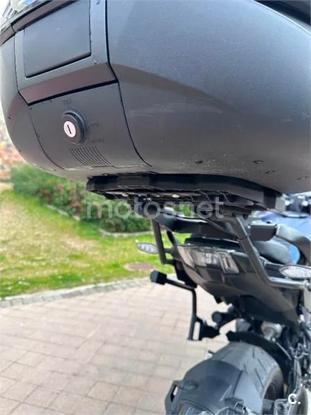 Yamaha Niken – Vista 11