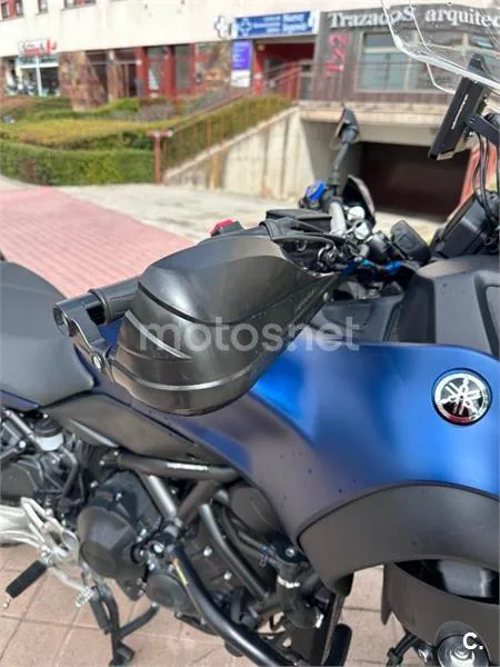 Yamaha Niken – Vista 17