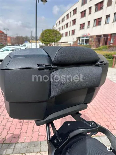 Yamaha Niken – Vista 20