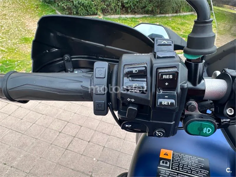 Yamaha Niken – Vista 9