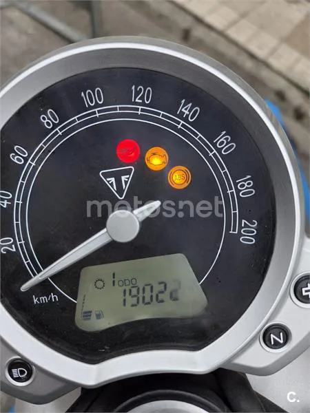 Triumph Street Twin – Vista 4