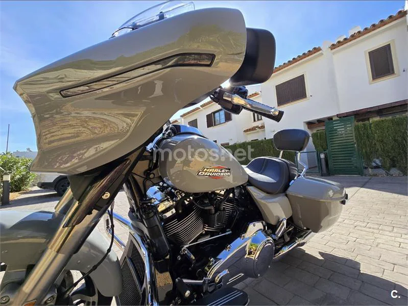 Harley-Davidson Street Glide – Vista 4