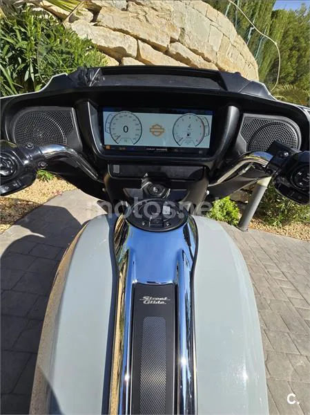 Harley-Davidson Street Glide – Vista 6