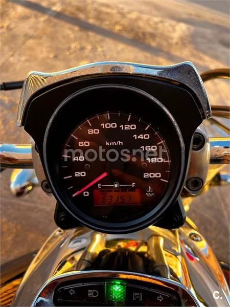 Suzuki Intruder M800 – Vista 12