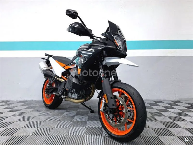 KTM 890 – Vista 3