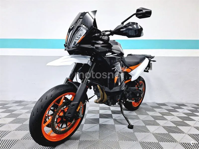 KTM 890 – Vista 4