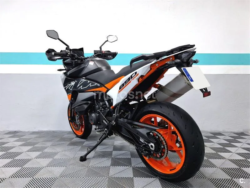 KTM 890 – Vista 6