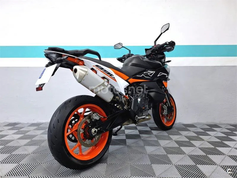 KTM 890 – Vista 7
