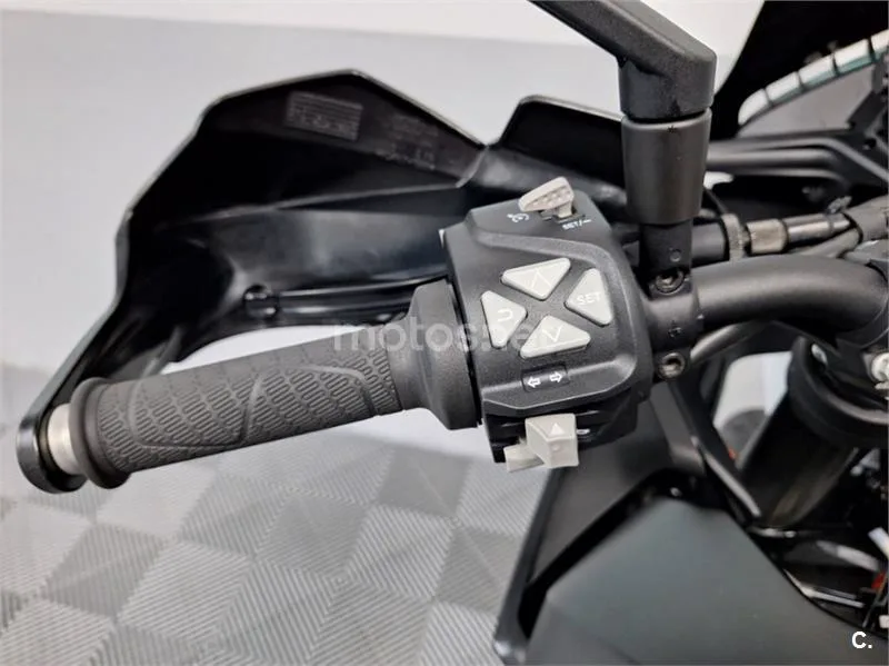 KTM 890 – Vista 10