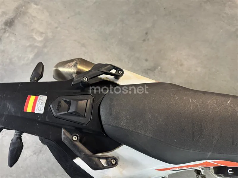 KTM 690 Enduro R – Vista 3