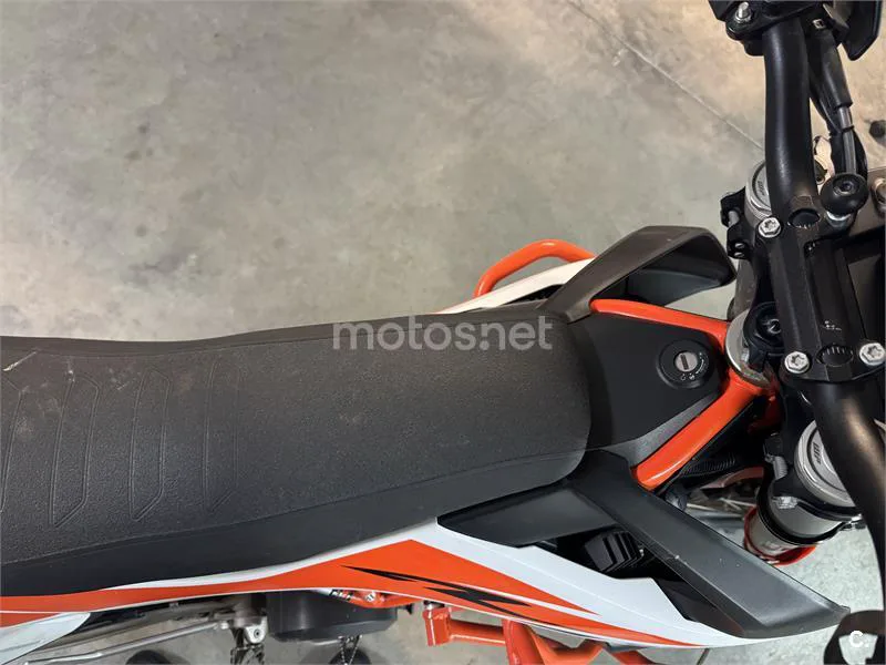 KTM 690 Enduro R – Vista 4