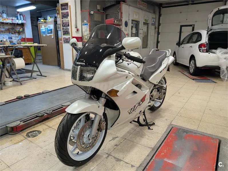 Honda VFR 750 – Vista 5