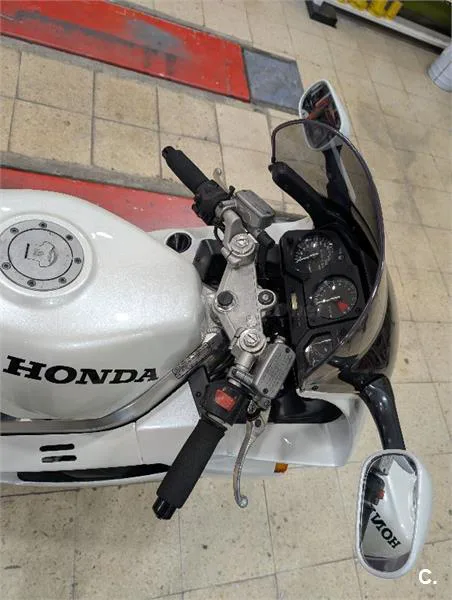 Honda VFR 750 – Vista 9