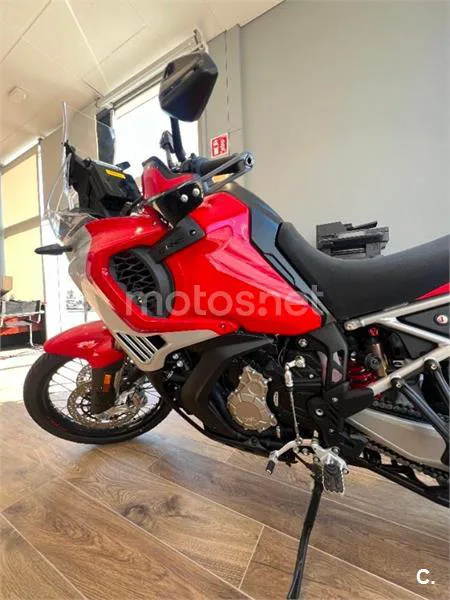 MV Agusta Enduro Veloce – Vista 3