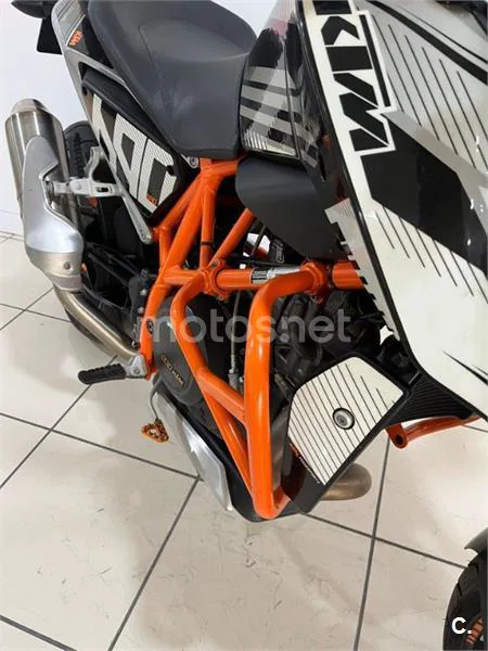 KTM 690 Duke – Vista 3