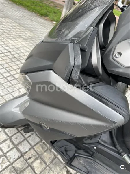 Yamaha XMAX 250 – Vista 17