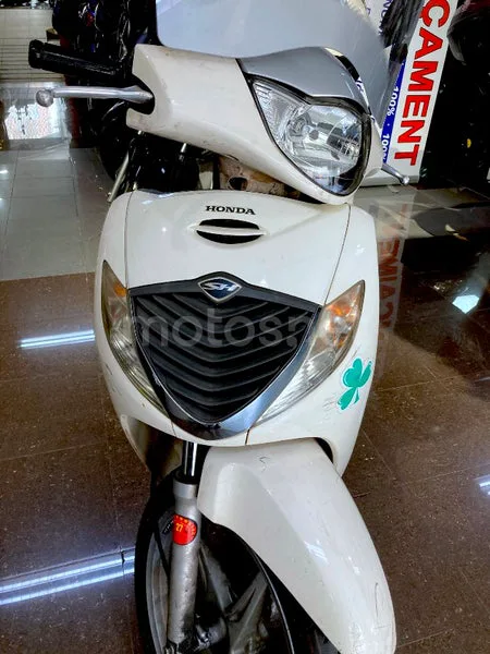 Honda SH125i - Vista 13
