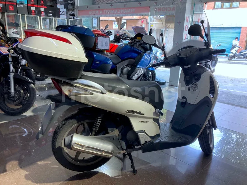 Honda SH125i - Vista 4