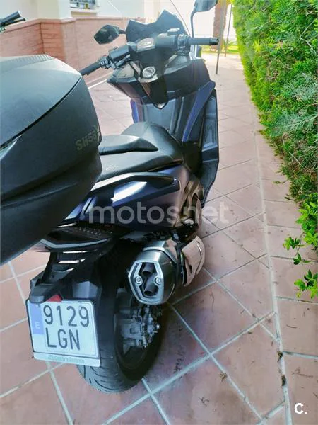 Kymco AK 550 – Vista 5