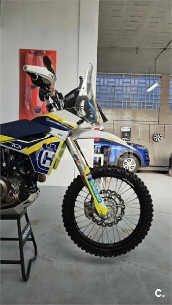 Husqvarna 701 Enduro – Vista 3