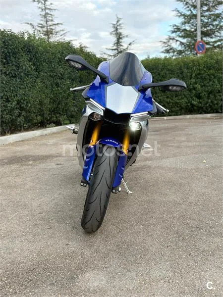 Yamaha R1 – Vista 4