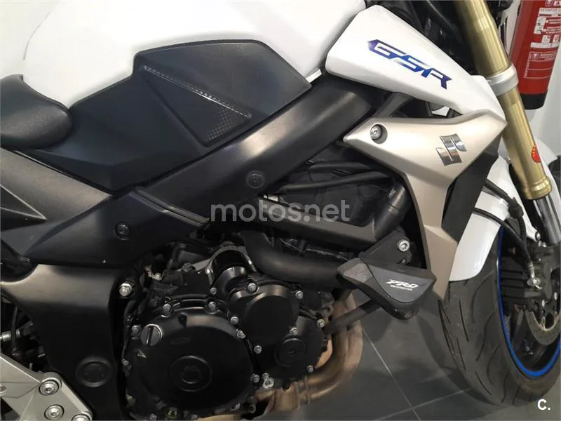 Suzuki GSR 750 – Vista 4