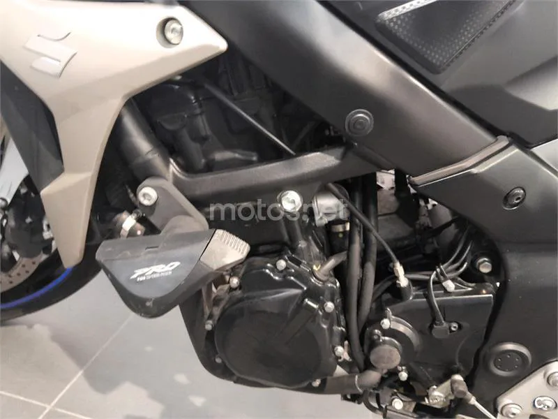 Suzuki GSR 750 – Vista 5