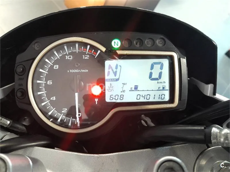 Suzuki GSR 750 – Vista 7