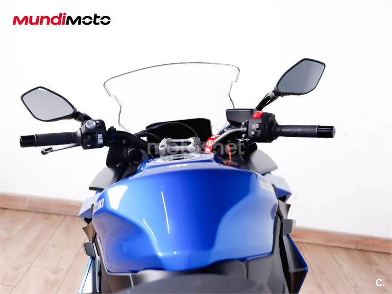 Suzuki GSX-S – Vista 11