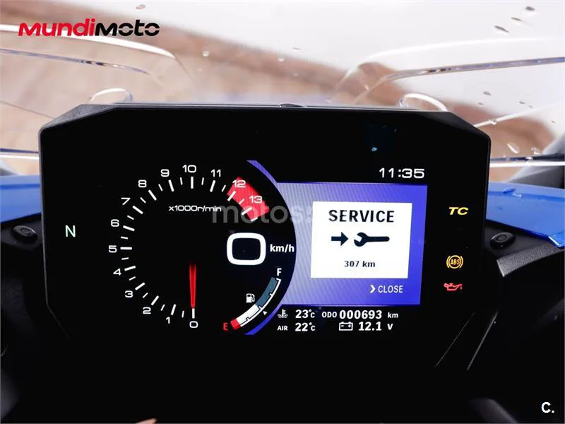 Suzuki GSX-S – Vista 12