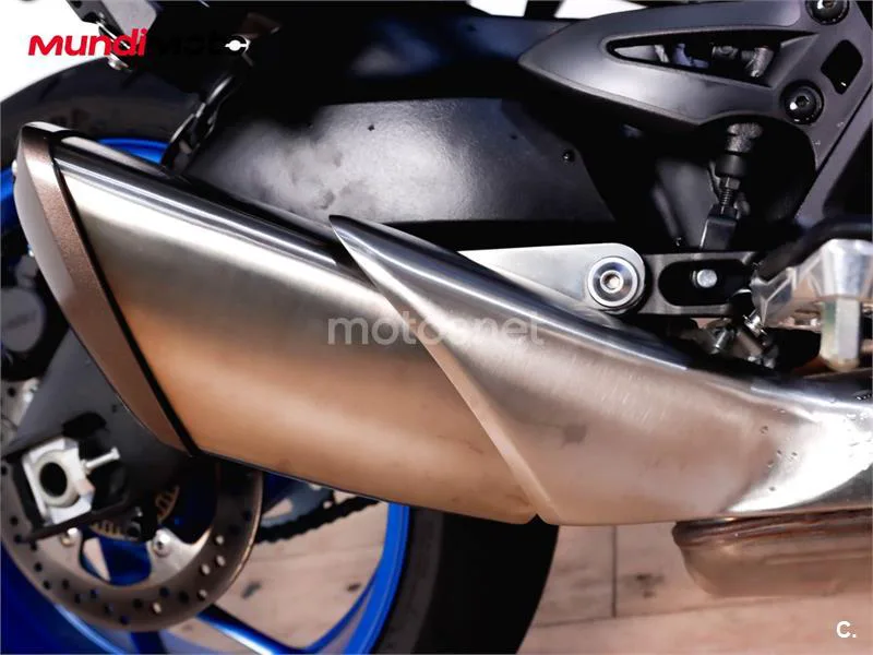 Suzuki GSX-S – Vista 14