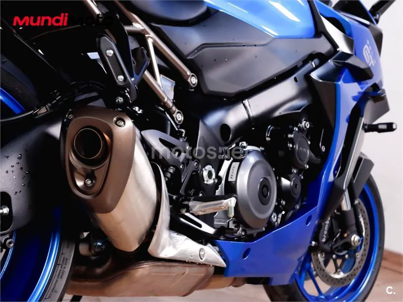 Suzuki GSX-S – Vista 4