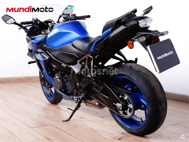 Suzuki GSX-S – Vista 8