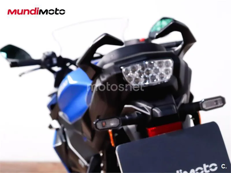 Suzuki GSX-S – Vista 9