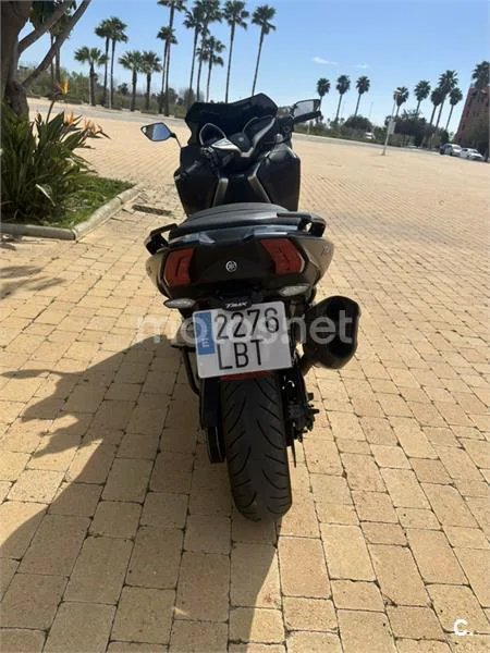 Yamaha TMAX – Vista 5